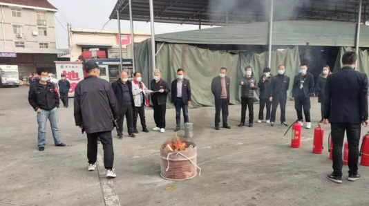 扎實開展消防技能培訓(xùn)演練 為商戶打造*放心的經(jīng)營環(huán)境